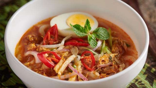 Penang Assam Laksa: Tangy Fish Noodle Soup